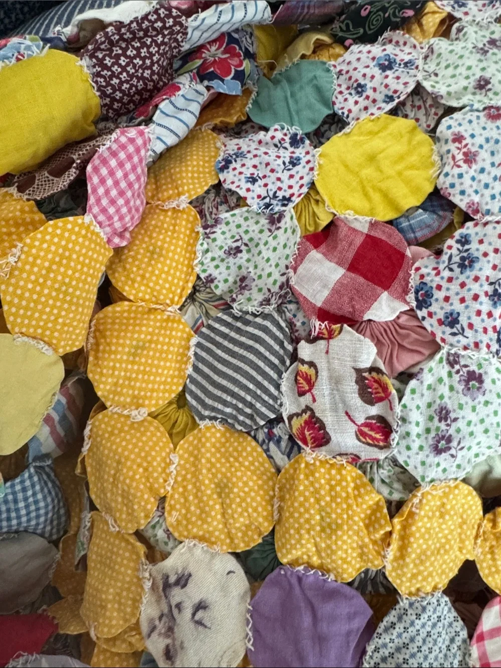 Vintage Handmade YoYo Quilt